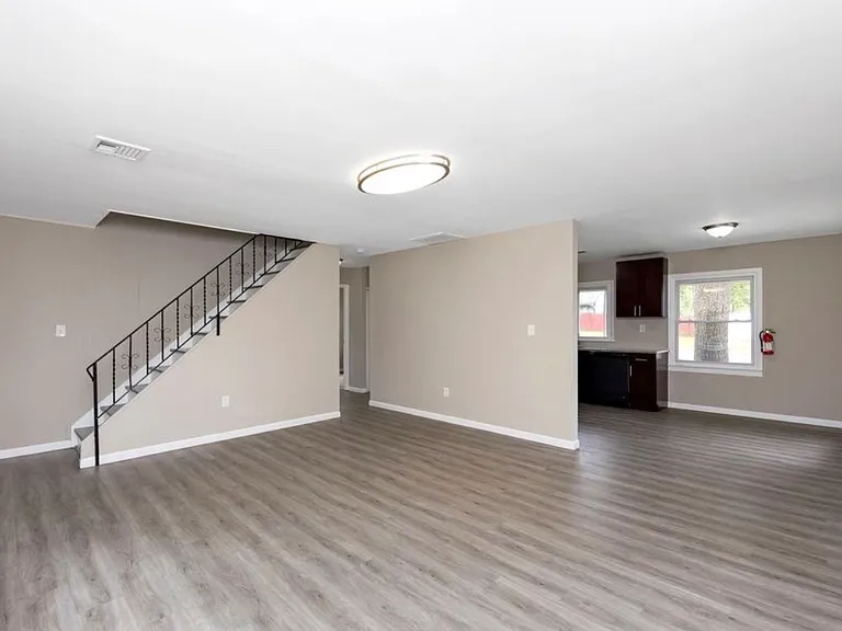 83 Buckingham Dr — Photo 4