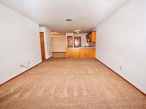 3rd image of 1221 Jeannie Lane Ct