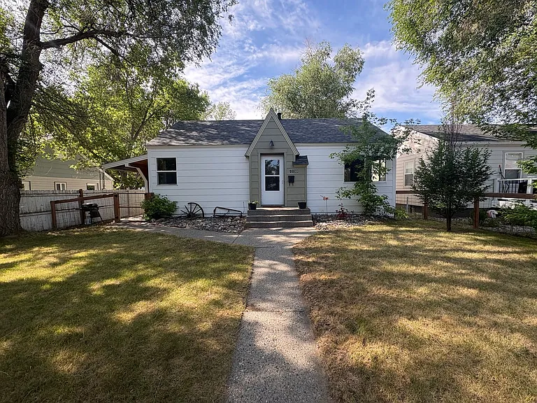 1130 Howard Ave — Photo 1