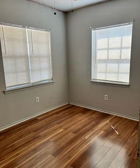 983 Washington Ave — Photo 6