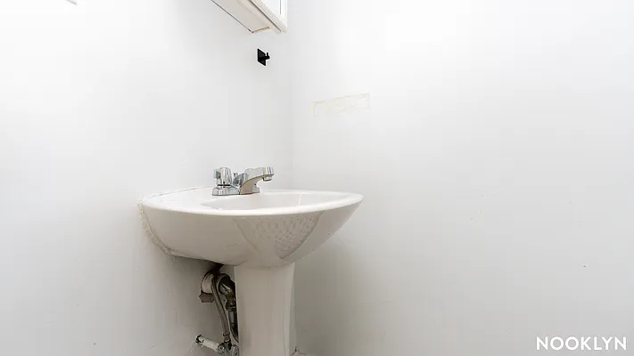 Rented by Nooklyn NYC LLC | media 11