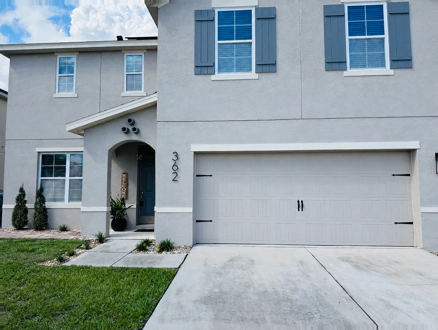 4 bed, 2.5 bath, 2526 sqft, $2,395 — Photo 2