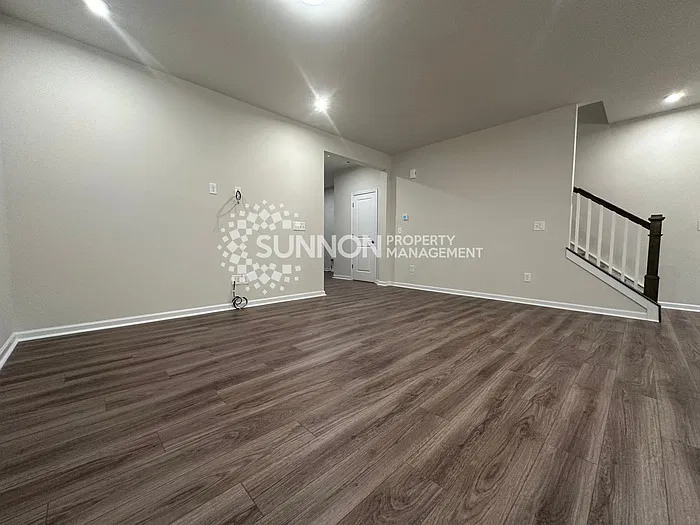 3 bed, 2.5 bath, 1797 sqft, $2,550 — Photo 2