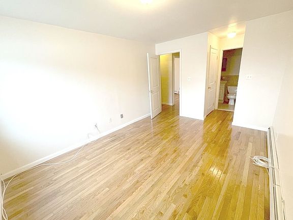 5th image of 14-33 Pinson St #1