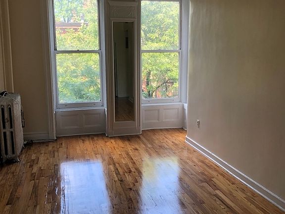 4th image of 136 W 87th St APT 8