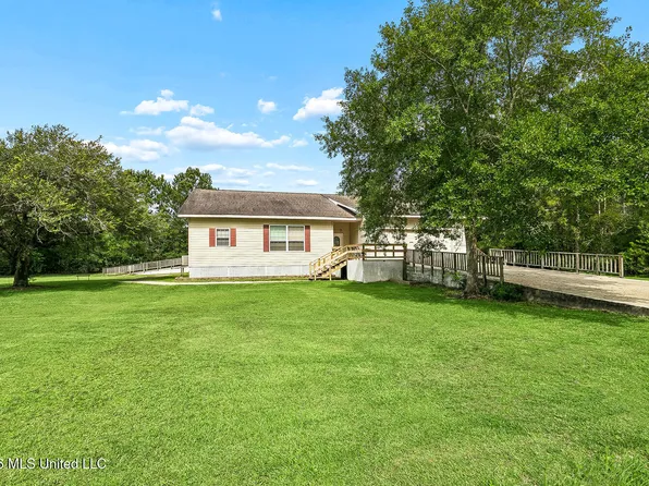 6096 Bayou Wood Dr, Pearlington, MS 39572