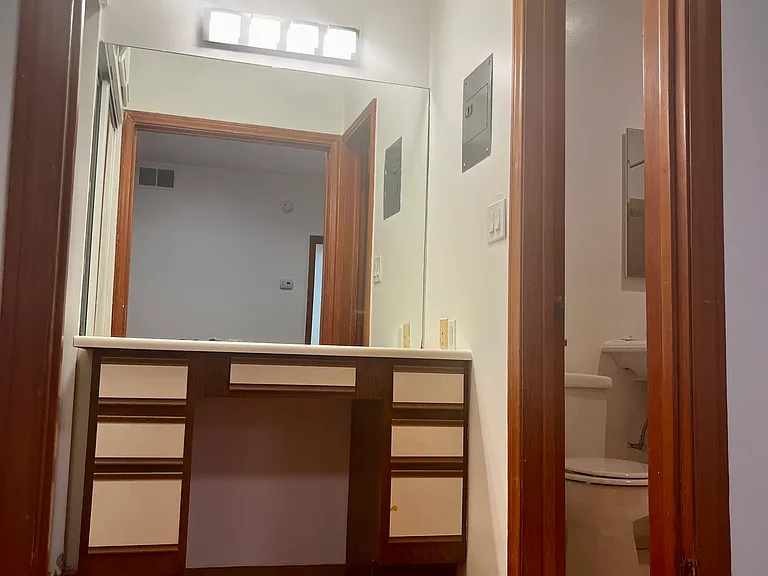Burnside Apartments — Photo 11
