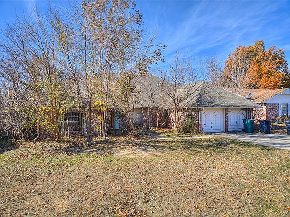 3rd image of 2709 N Meridian Ct
