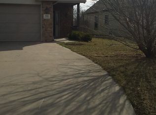 916 Eagle Ridge Dr, Baldwin City, KS 66006