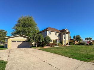 7214 Cardinal Rd, Algonac, MI 48001