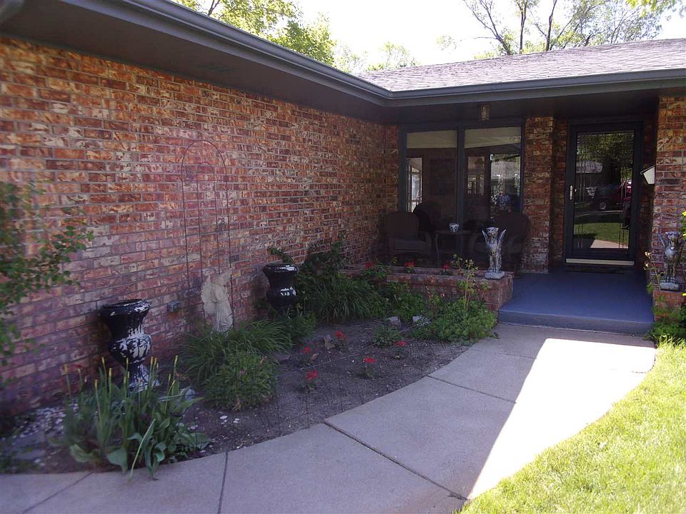 2nd image of 1214 W E St #W