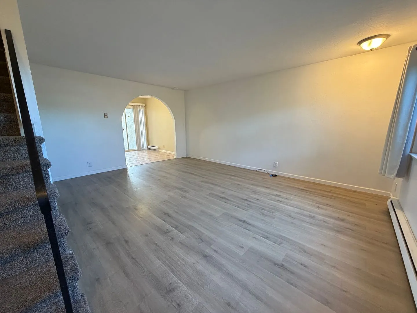 Townhouse with 2 master bedrooms in great location on Westmont Ave. — Photo 3