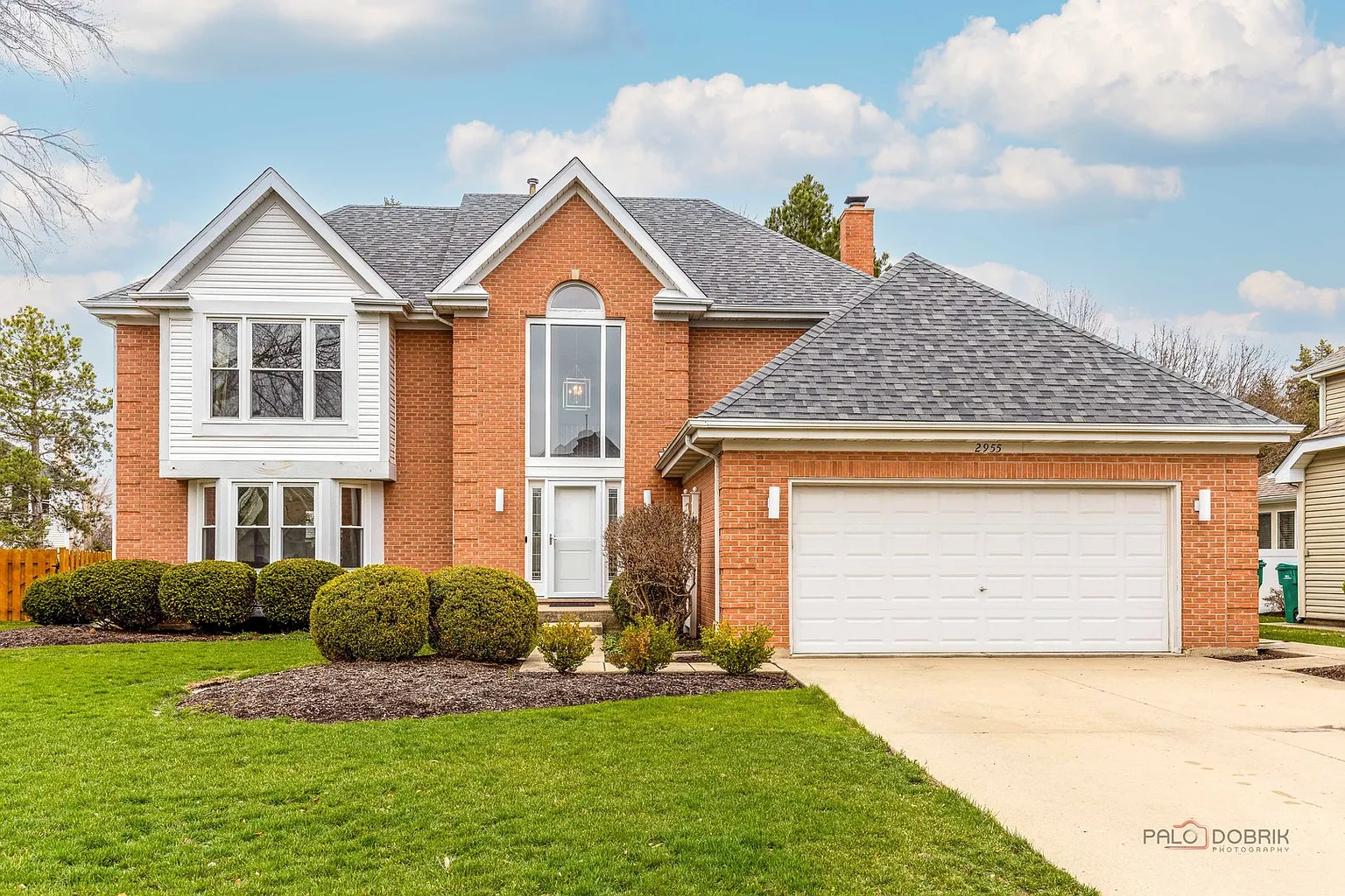 2955 Roslyn Ln E photo 1