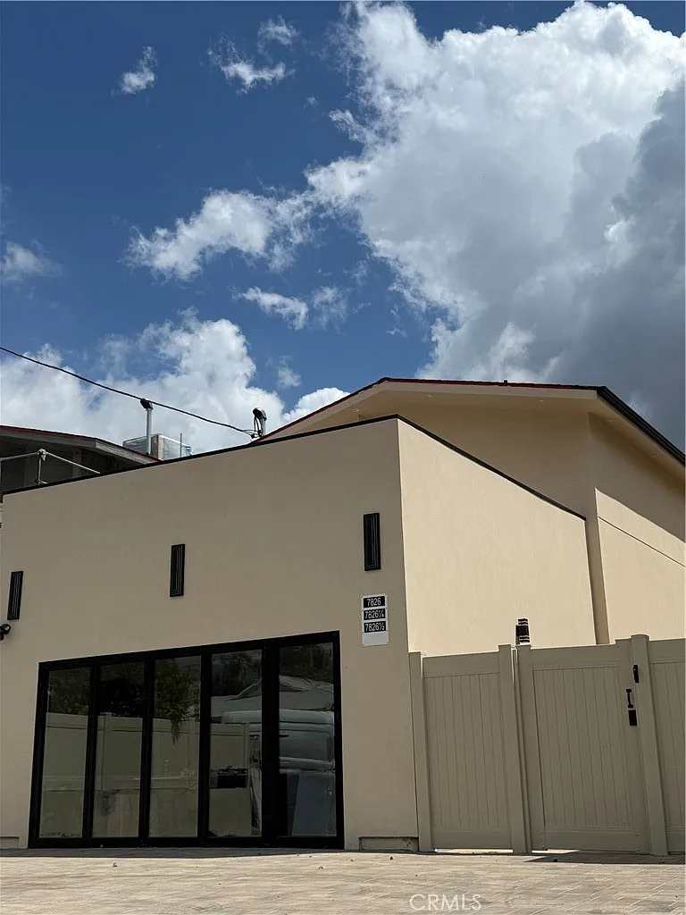 3 bed, 1200 sqft, $3,900 — Photo 1