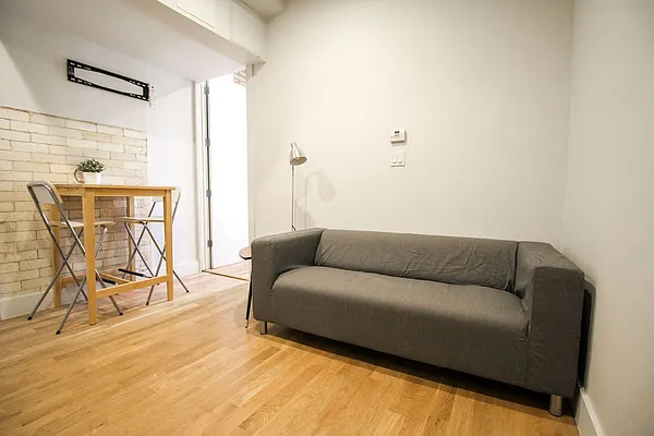 Rented by Evergreen Apartments BK | media 73