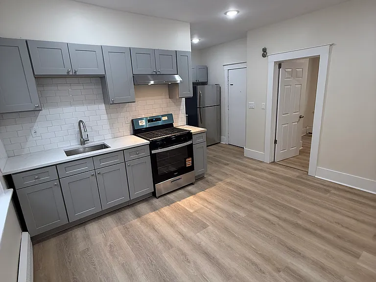 310 Danforth Ave #2 — Photo 5