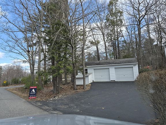 3rd image of 31 Clay Hill Road
