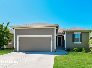 11003 Highview Rd, Peculiar, MO 64078