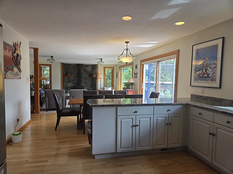 8261 Valley Dr — Photo 2