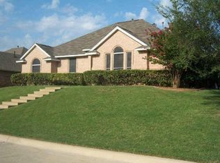 209 Blossom Ln, Hurst, TX 76053