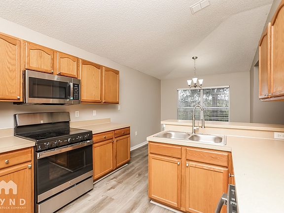 5th image of 1505 Lake Villa Dr