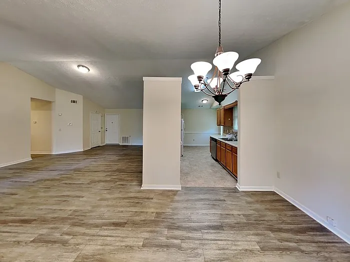 3 bed, 2.0 bath, 1512 sqft, $1,695 — Photo 4