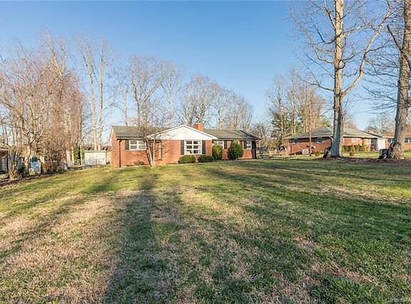 3rd image of 308 Fulton Dr