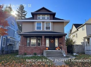 1230 Wealthy St SE, Grand Rapids, MI 49506