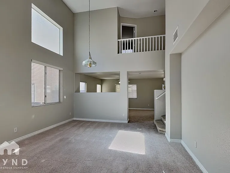 695 Emerald City Ave — Photo 3