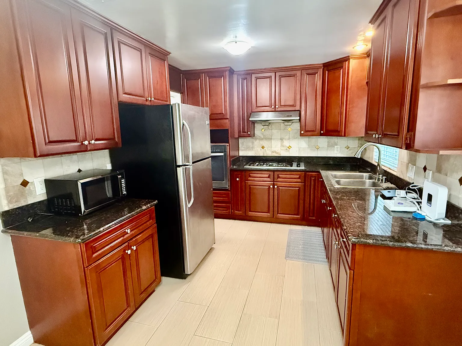 215 S. Meridith Ave — Photo 3