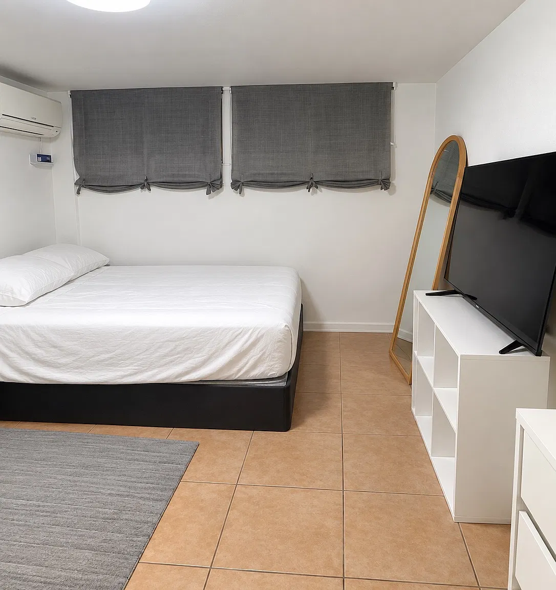 2 bed, 700 sqft, $2,400 — Photo 3