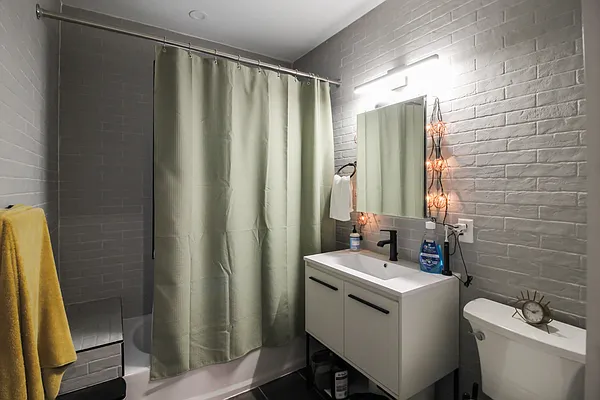 Rented by True Real Estate Group | media 7