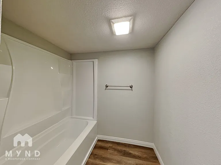 5025 Carmen Blvd — Photo 12