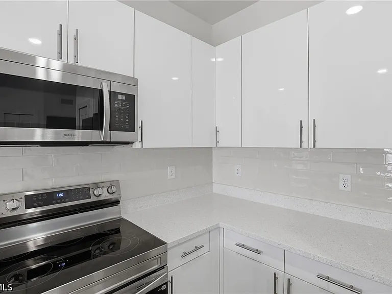721 Ivan Ave S — Photo 23