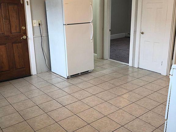 4th image of 242 Railroad St #1
