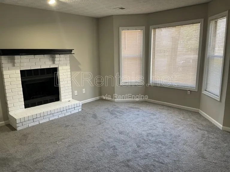 1092 Dassow Ct — Photo 5