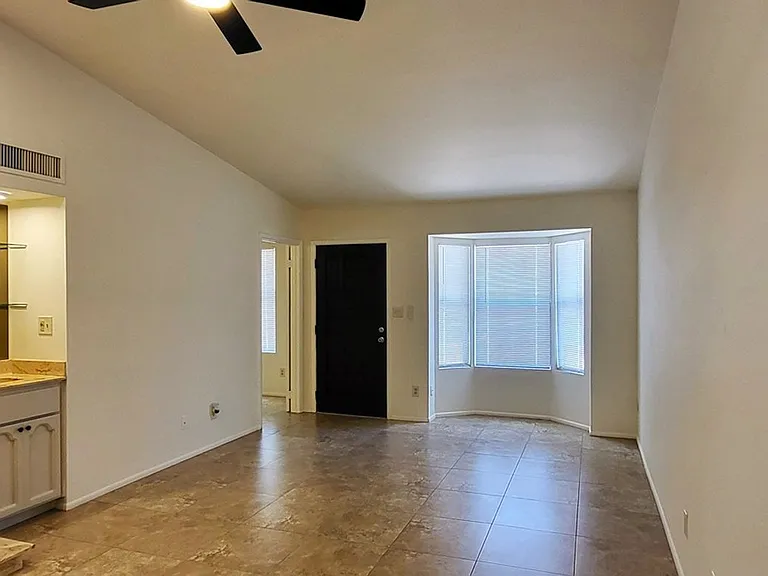 2117 W Missouri Ave — Photo 3