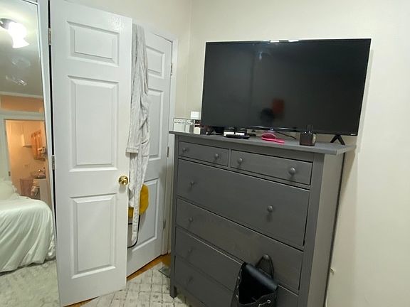 4th image of 317 10th Ave #Loft3