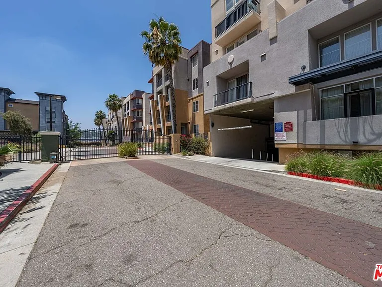 360 Avenue 26 #107 — Photo 4