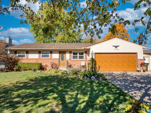 1738 Pin Oak Dr, Columbus, OH 43229
