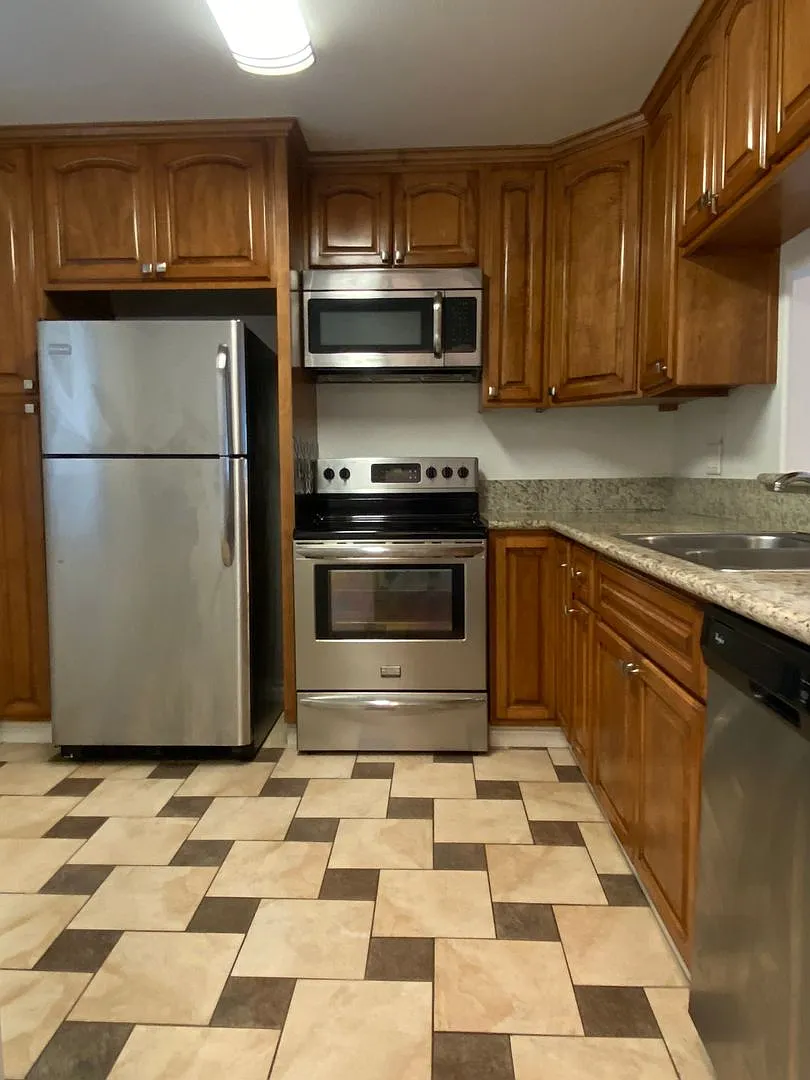 130 S. Flores St. — Photo 3