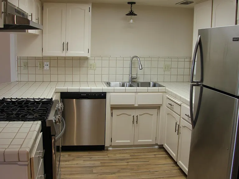 650 Vine Ct — Photo 4