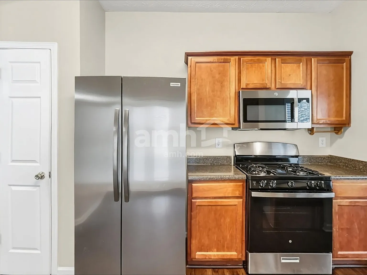 4 bed, 2.5 bath, 1974 sqft, $2,280 — Photo 4