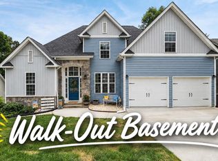 1084 Hillside Ln, Lenoir City, TN 37771