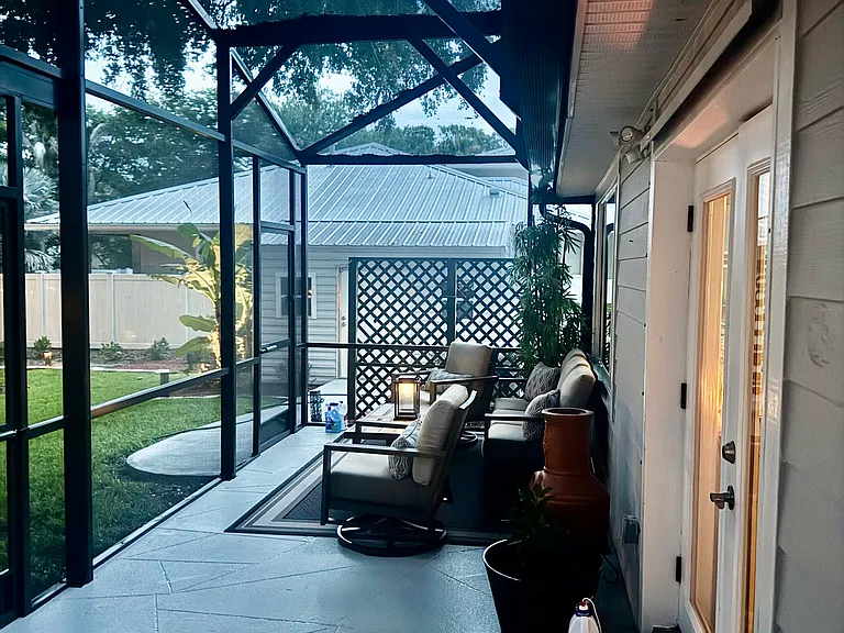 4181 Saxon Dr — Photo 25