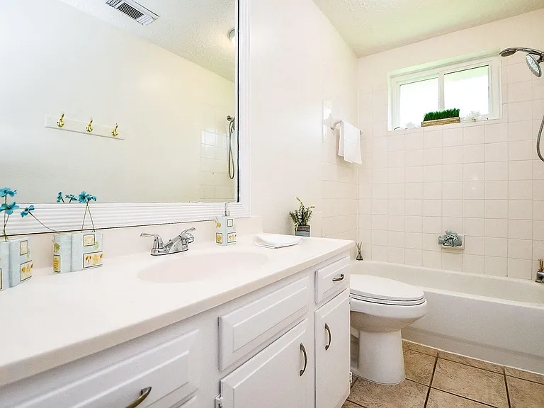 16823 Cobble Ridge Dr — Photo 37