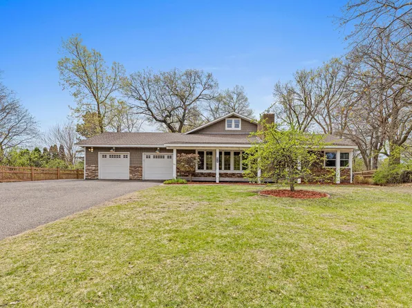 636 County Road B E, Maplewood, MN 55117