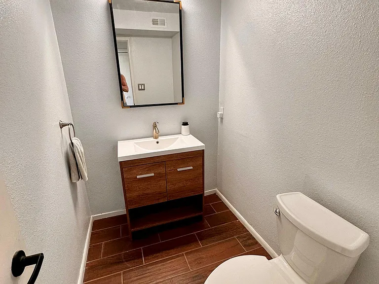 932 W Oakland St — Photo 15