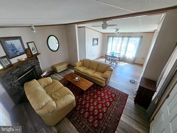 5th image of 104 Assateague Ct