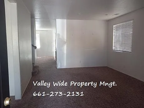 Entry to home, family room - 39059 Bottlebrush St